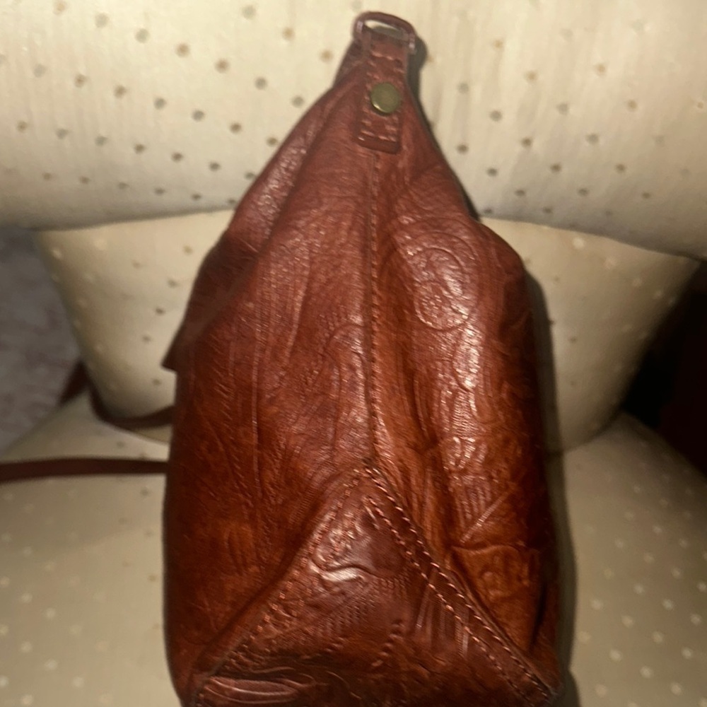 Elegant Brown Leather Shoulder Bag - Picture 8 of 13